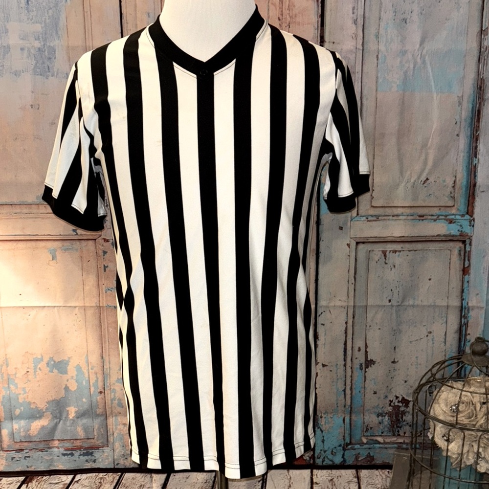 Dick’s Sporting Goods men’s small black and white sports umpire referee shirt